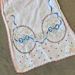 Folk art fantastic antique pioneer prairie origin embroidered runner